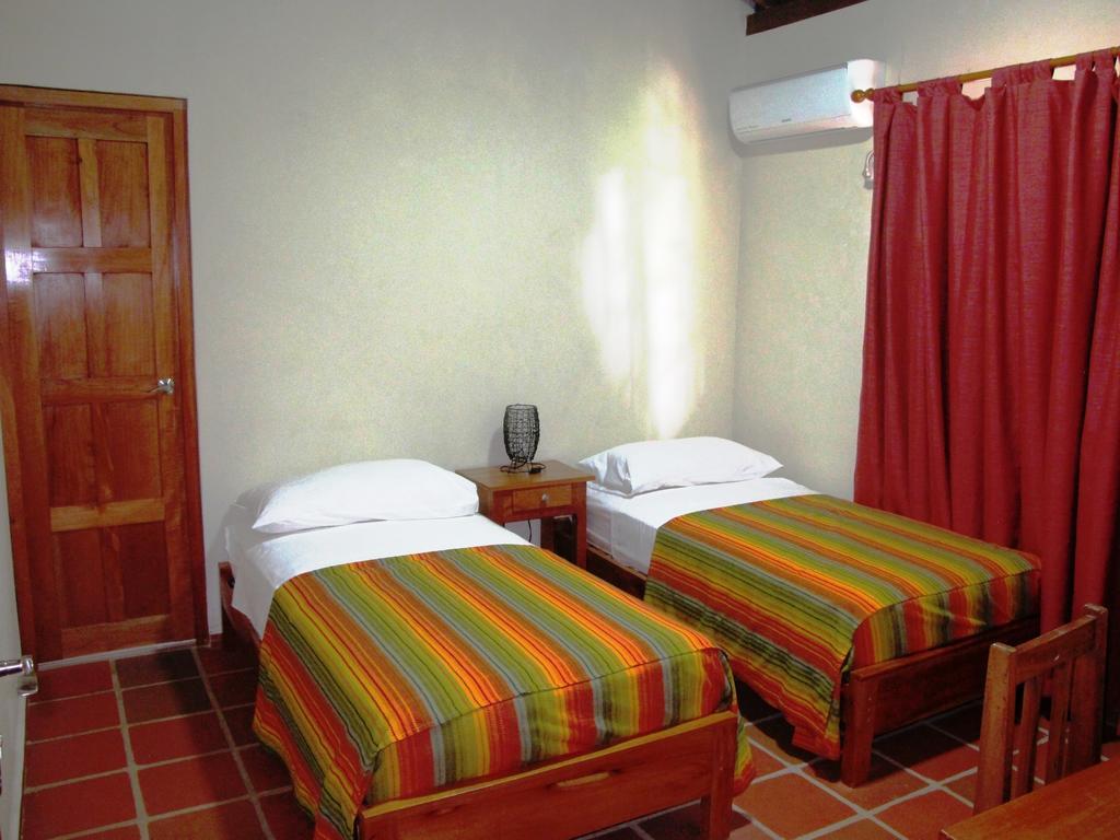 Hotel Iguanito Santa Catalina Ruang foto